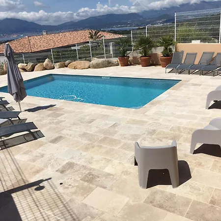 Bel Neuf, Climatise Apartment
