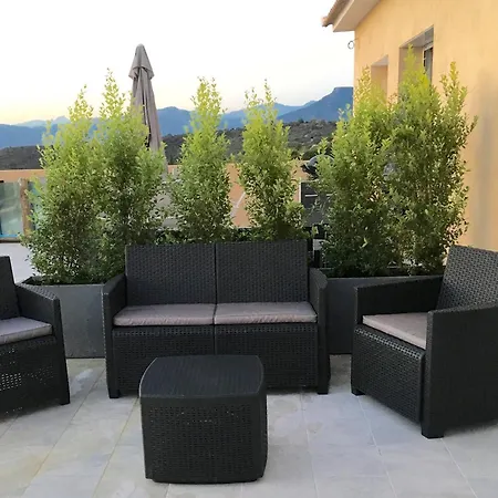 Bel Neuf, Climatise Apartment