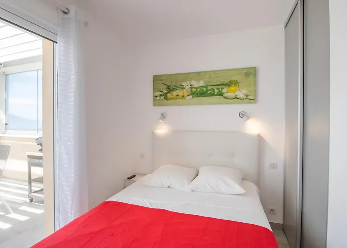 Bel Neuf, Climatise Apartment