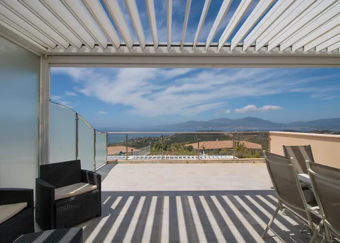 Bel Neuf, Climatise Apartment