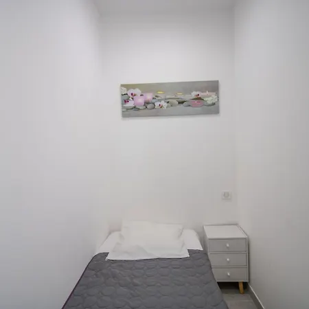 Bel Neuf, Climatise Appartement *