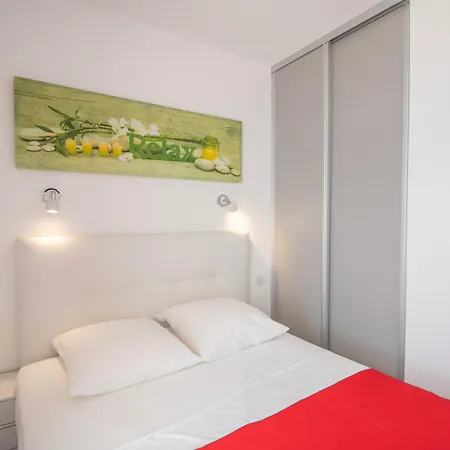 Bel Neuf, Climatise Appartement *